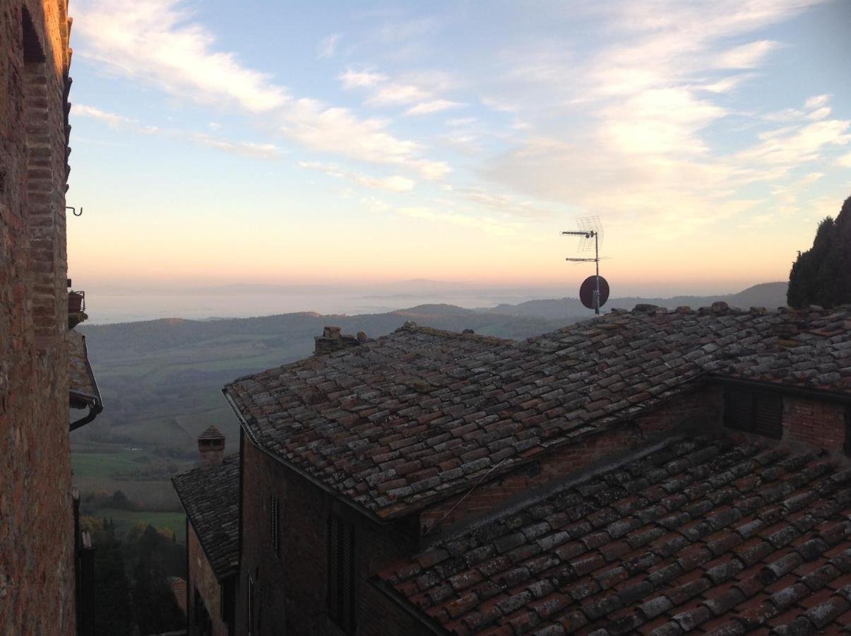 Holiday Apartment In Historical Palace Montepulciano Exterior photo
