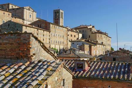 Holiday Apartment In Historical Palace Montepulciano Exterior photo